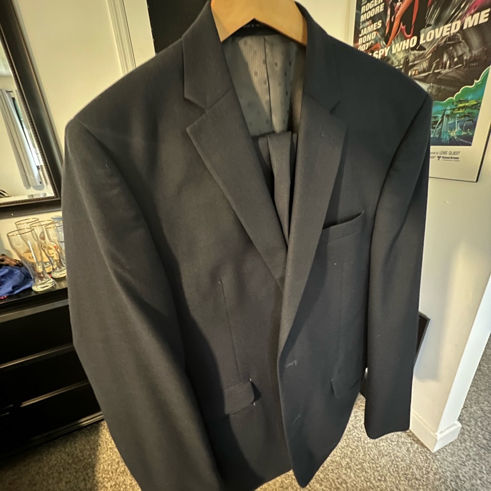 Costume croisé noir à rayures fines